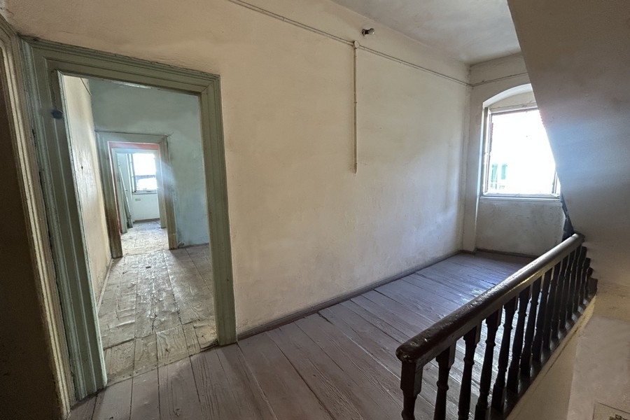 Renovierungsbedürftige Wohnung zum Verkauf im Stadtzentrum von Split, Dalmatien