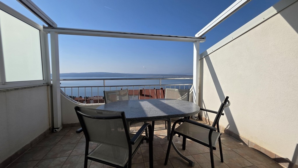 Balkon mit Sitzbereich und Panorama Meerblick
