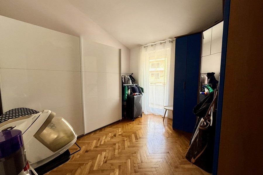 Zimmer mit Stauraum und vielseitiger Nutzungsmöglichkeit