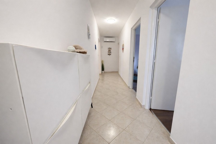 Flur mit Zugang zu den Schlafzimmern