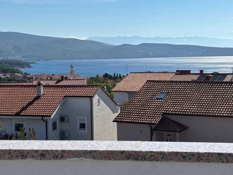 Wohnung mit Meerblick zum Verkauf in der Stadt Krk.