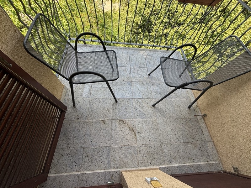 Balkon mit Blick ins Grüne. 