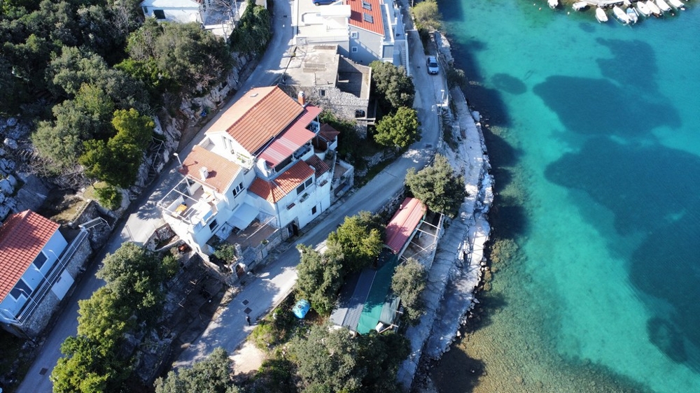 Kleine Wohnung am Meer zum Verkauf auf Peljesac, Kroatien.