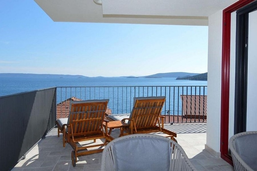 Penthouse mit Panorama-Meerblick kaufen bei Trogir, Kroatien.