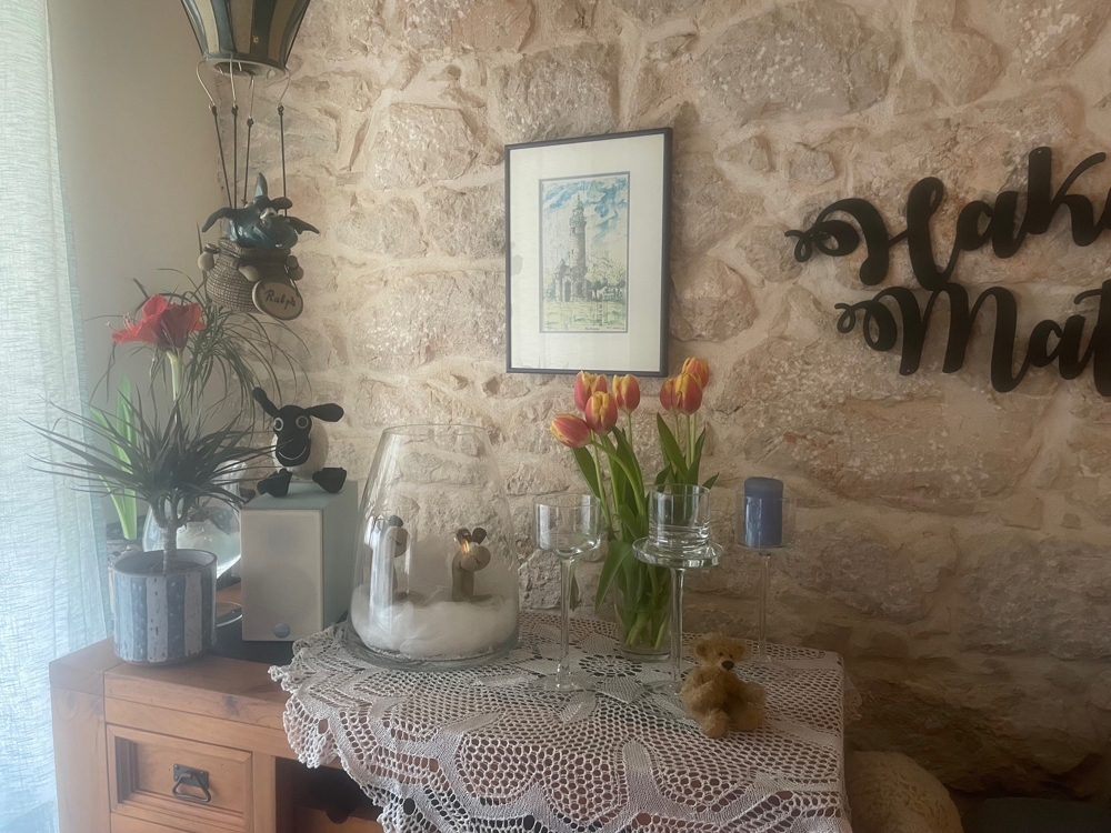 Dekoratives Detail mit Natursteinwand