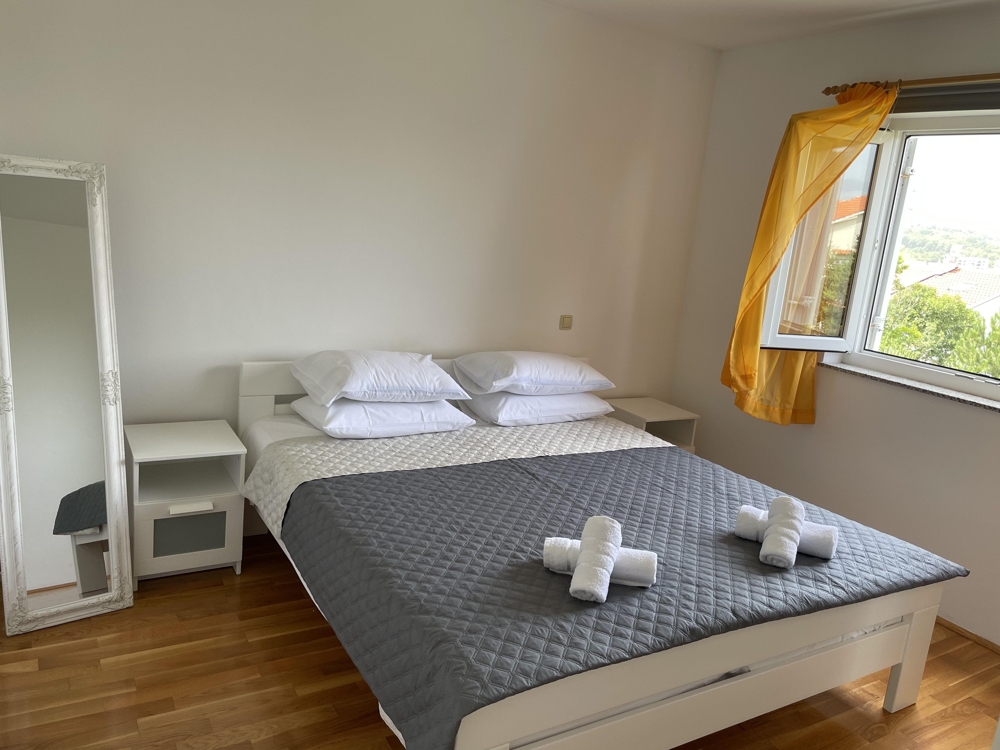 Schlafzimmer mit Doppelbett