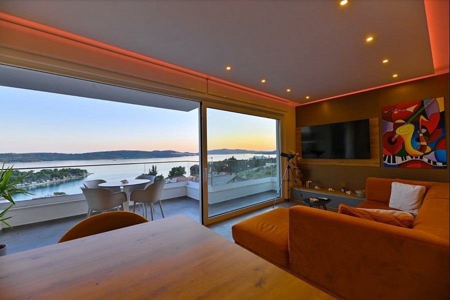 Penthouse mit Meerblick in Trogir, Insel Ciovo. 