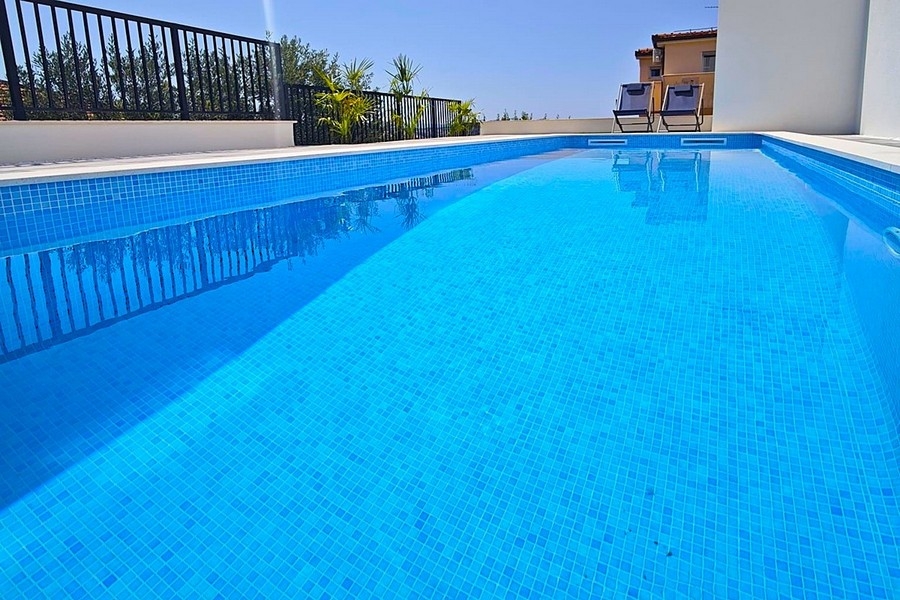 Gemeinschaftspool der Wohnanlage