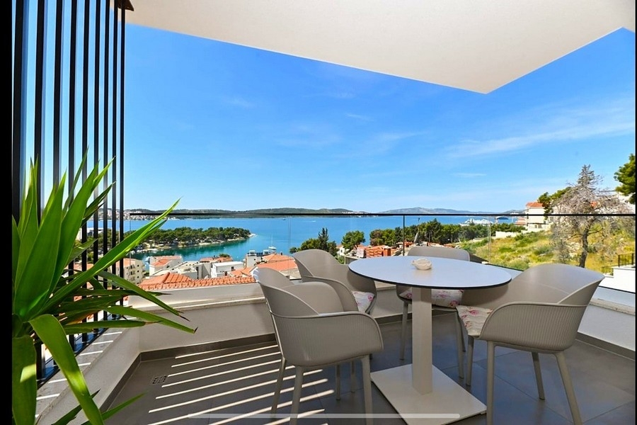 Dachterrasse mit Meerblick und Sitzbereich