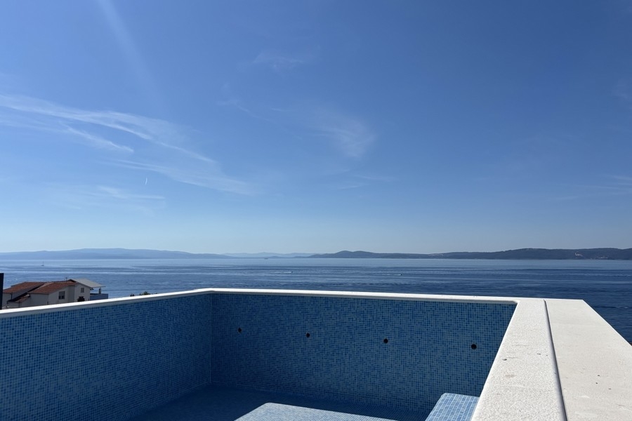 Pool auf der Dachterrasse der Wohnung A3944 auf Ciovo in Kroatien.