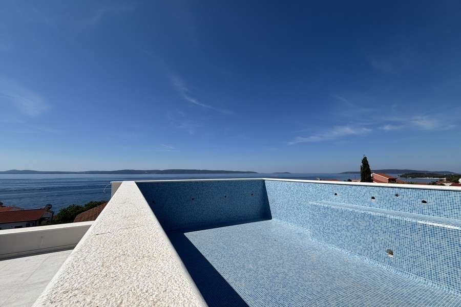 Swimmingpool und Meerblick - Dachterrasse der Wohnung A3944.