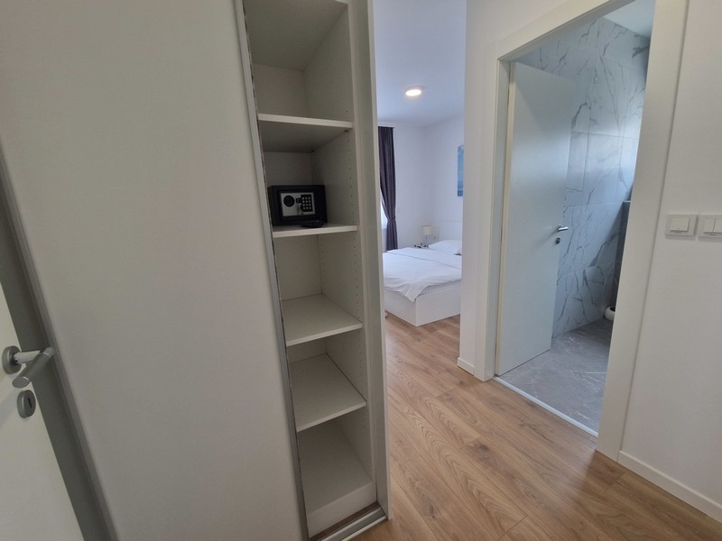 Flur mit Zugang zum Schlafzimmer und Badezimmer