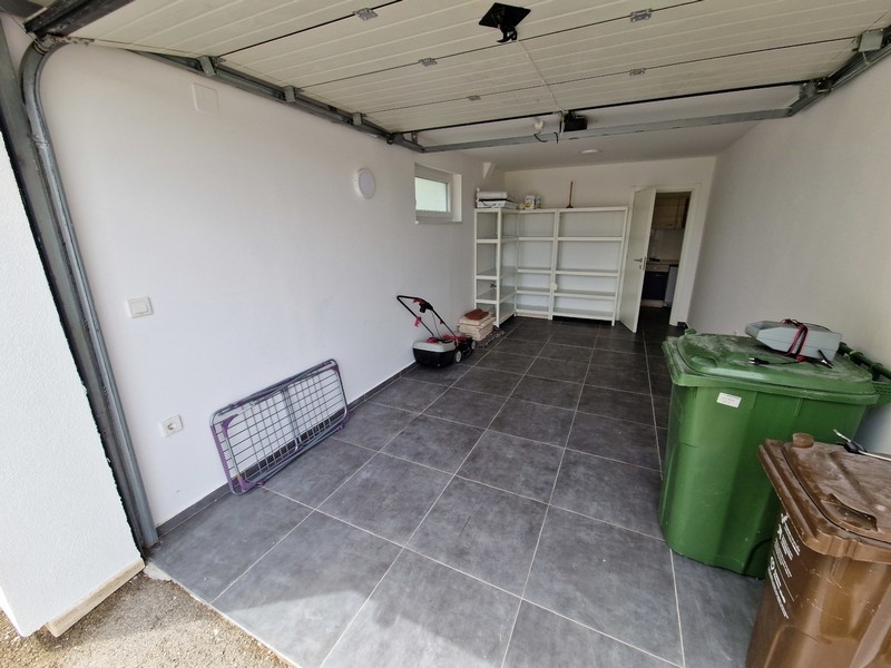 Garage mit zusätzlichem Stauraum