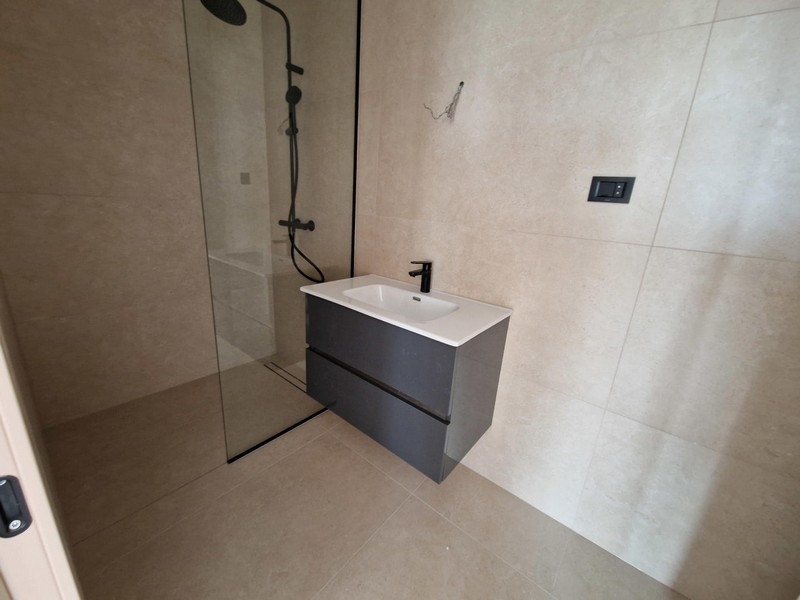 Badezimmer mit moderner Ausstattung