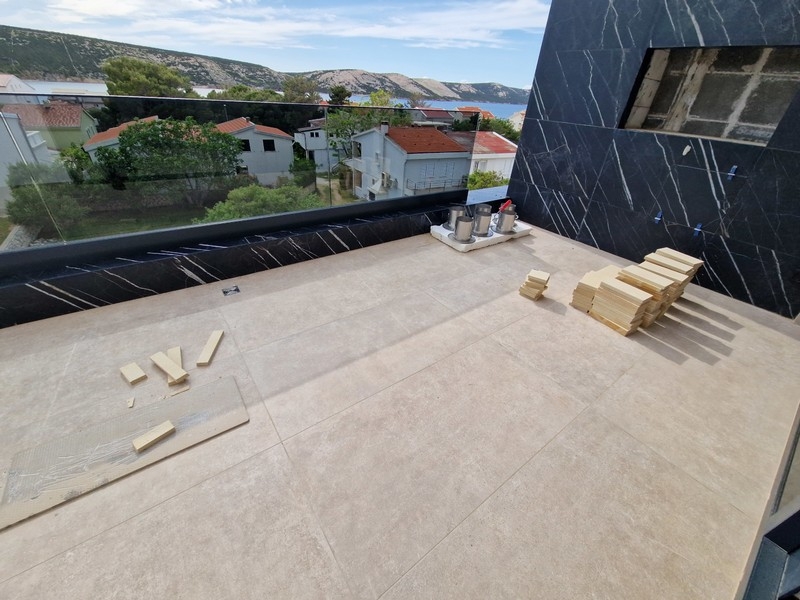 Terrasse mit Meerblick in Stara Novalja