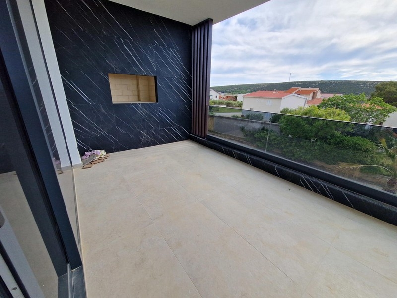 Terrasse mit Grillbereich und Meerblick