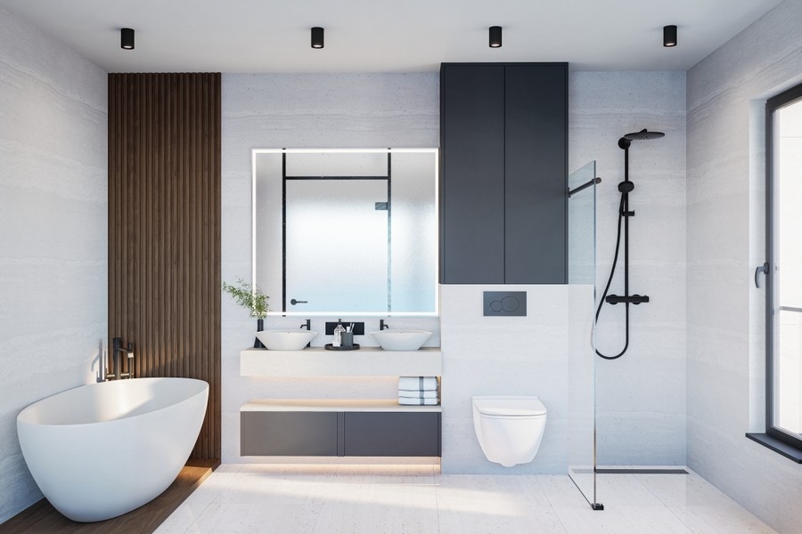 Badezimmer mit freistehender Badewanne