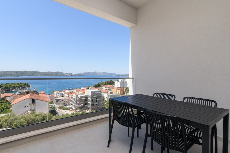 Terrasse mit Außenbereich und Meerblick in Dalmatien
