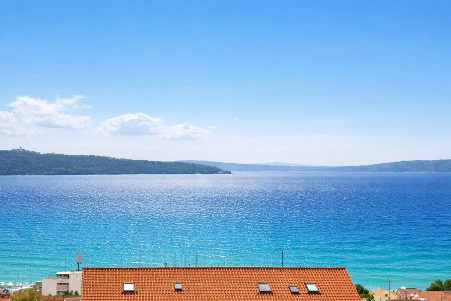 Meerblick von moderner Wohnung in Kroatien