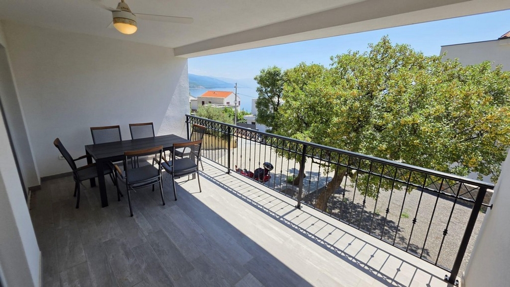 Überdachte Terrasse mit Meerblick