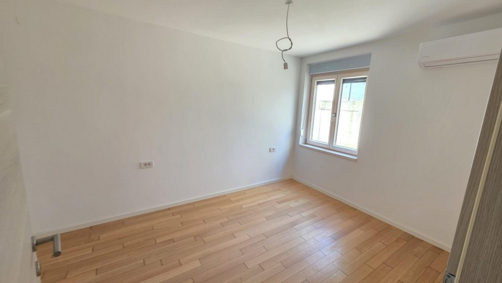 Schlafzimmer mit Parkettboden