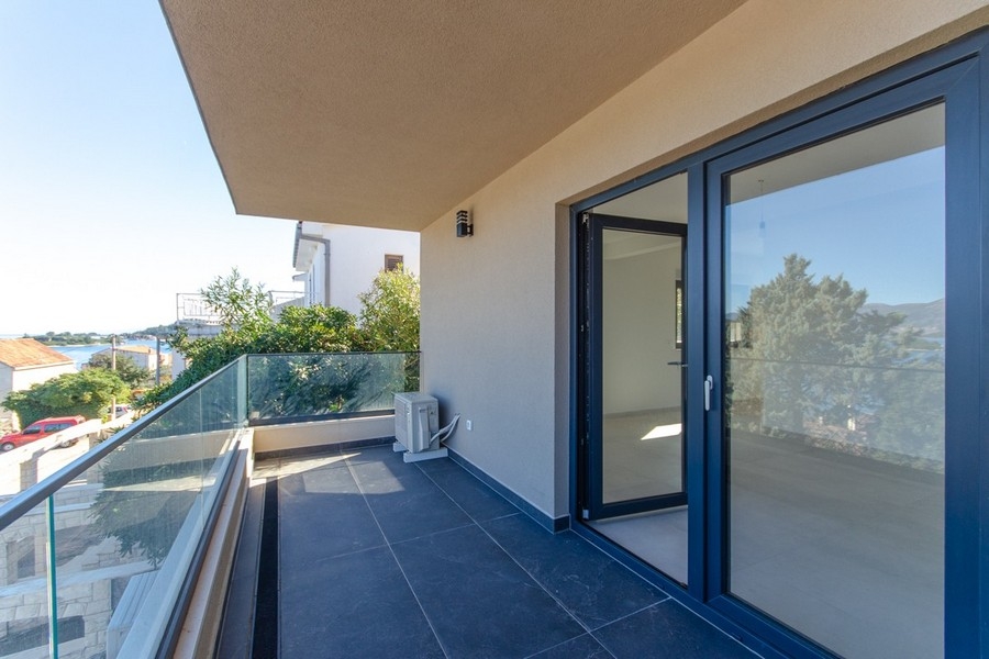 Balkon mit Meerblick und Zugang zum Wohnbereich