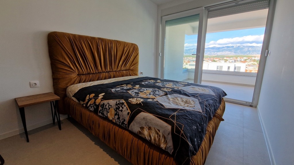 Schlafzimmer mit Loggia und Ausblick in Kroatien