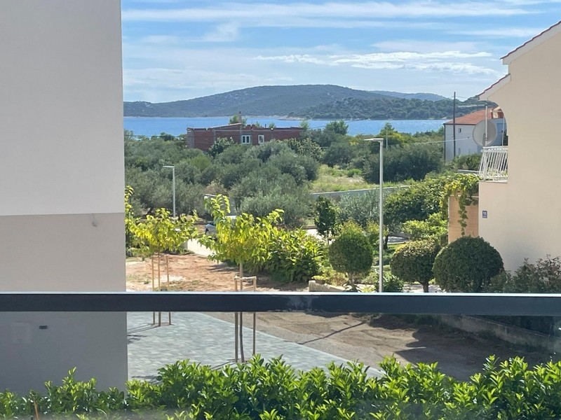 Meerblick über Vodice mit Olivenbäumen