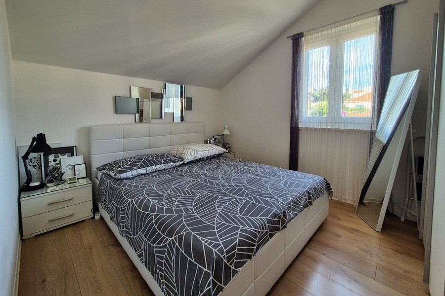Schlafzimmer mit Doppelbett