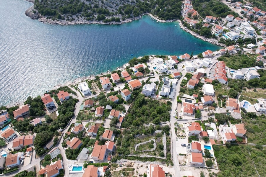 Luftaufnahme der Bucht von Rogoznica in Kroatien