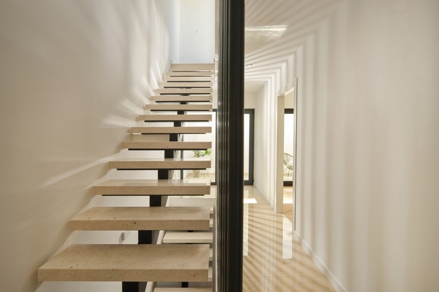 Moderne Treppe im Innenbereich