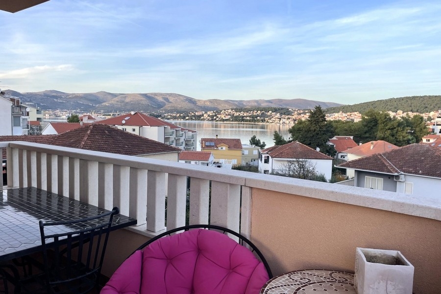 Blick vom Balkon auf das Meer in Kroatien