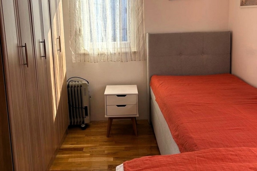 Schlafzimmer mit Kleiderschrank