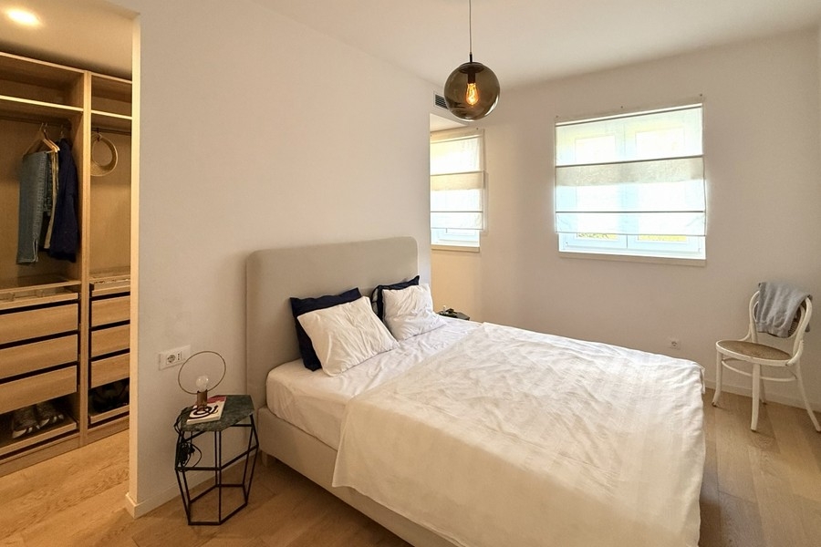Schlafzimmer mit begehbarem Kleiderschrank