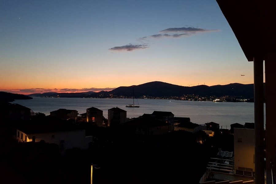 Meerblick auf Trogir bei Sonnenuntergang