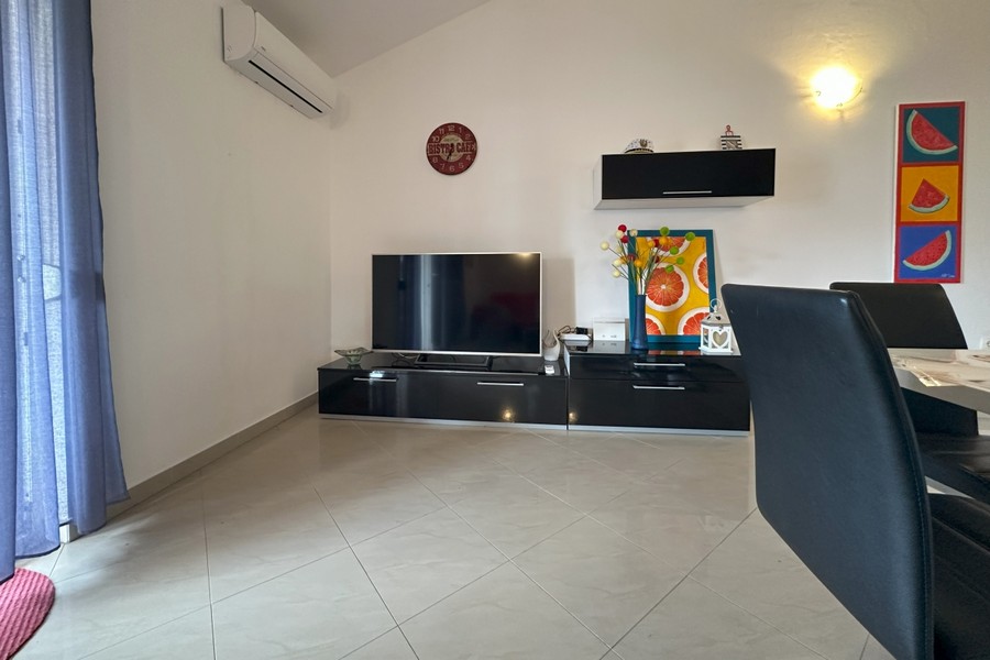 Wohnbereich mit TV und Sitzbereich