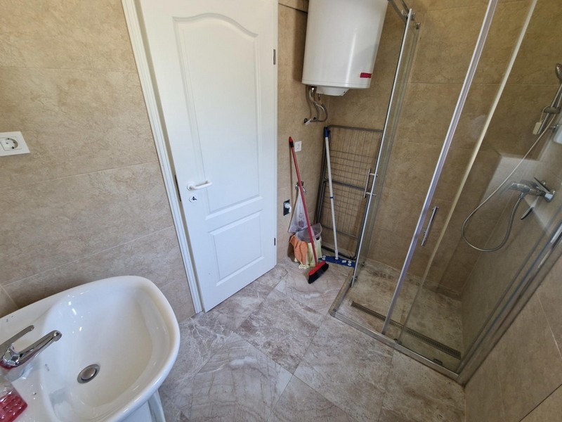 Badezimmer mit Dusche