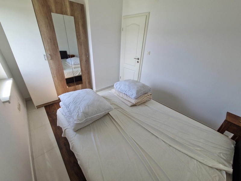Schlafzimmer mit Kleiderschrank
