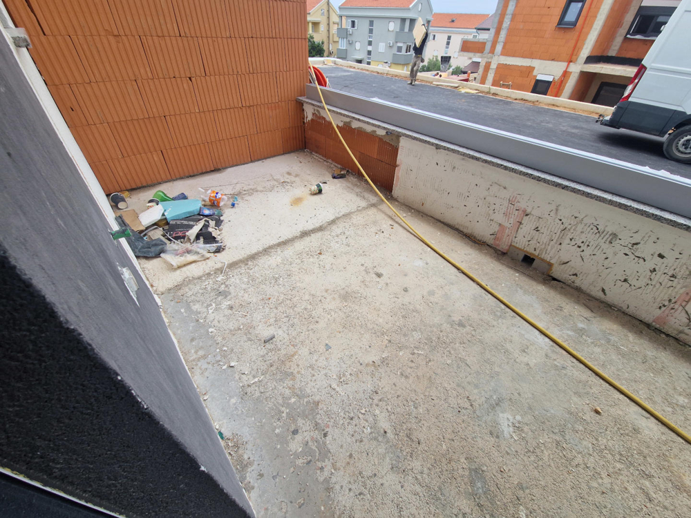 Überdachte Terrasse der Erdgeschosswohnung