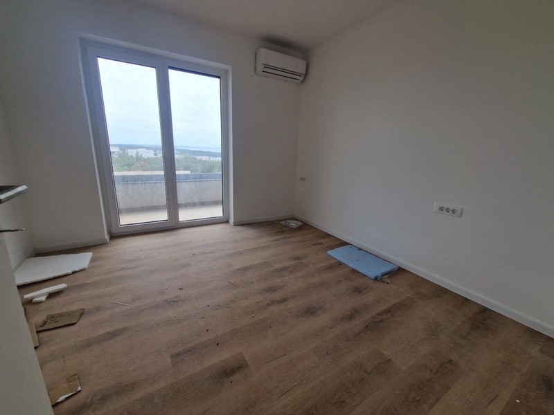 Schlafzimmer mit Terrassenzugang und Meerblick