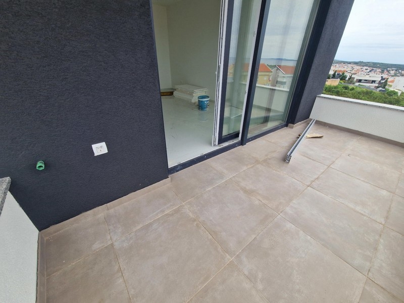 Überdachte Terrasse mit Meerblick, Kroatien