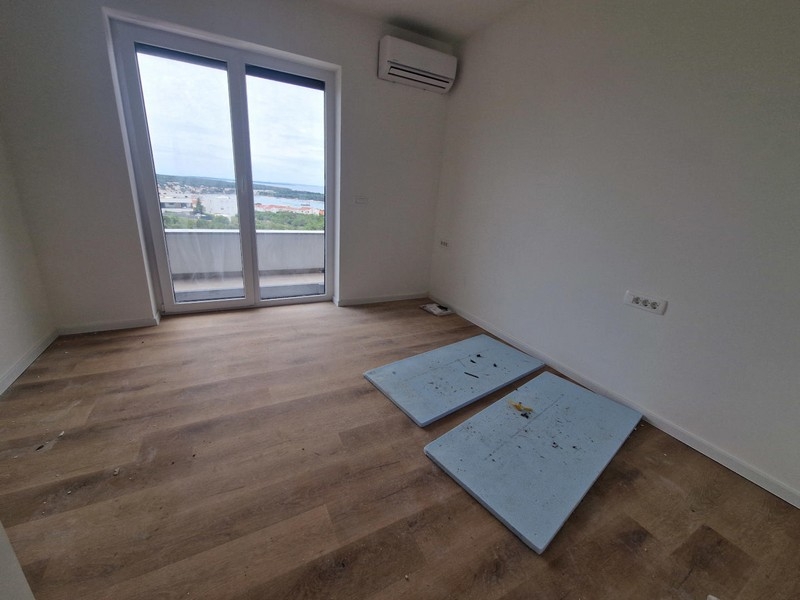 Wohnbereich mit Klimatisierung und Terrassenzugang
