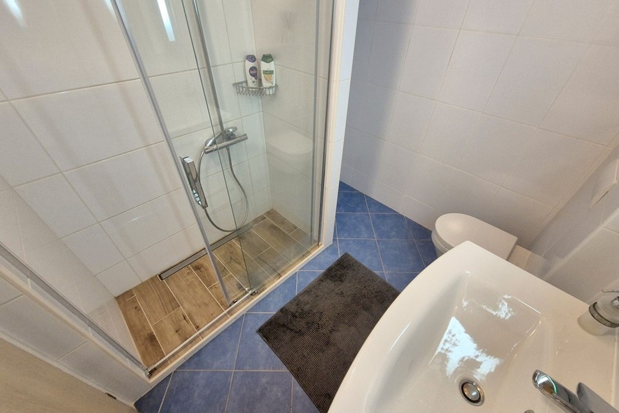 Badezimmer mit Dusche