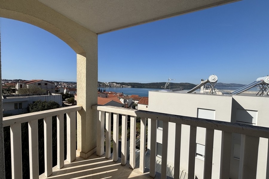 Wohnung mit Meerblick in Okrug Gornji auf Ciovo