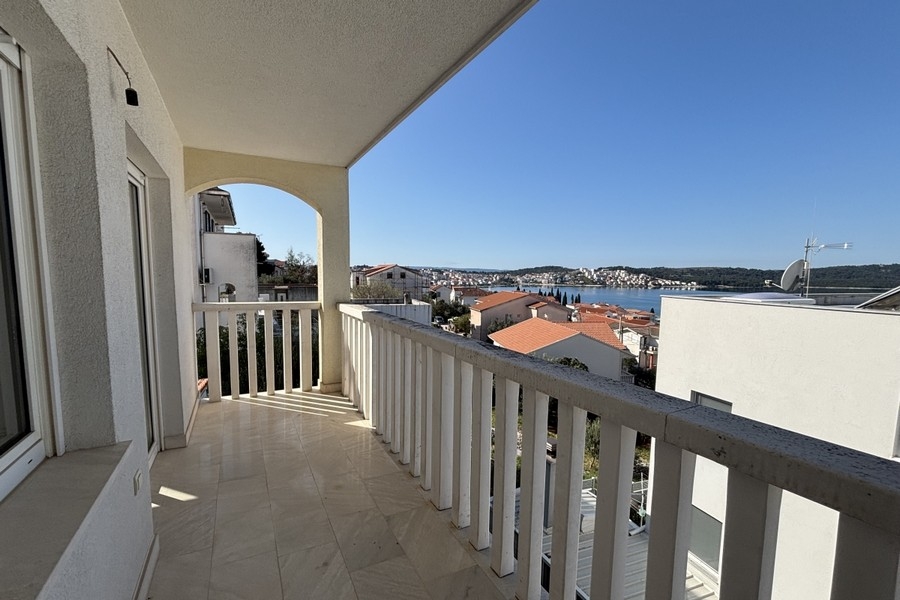 Terrasse mit Blick auf das Meer