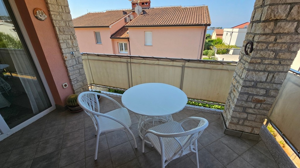 Terrasse mit Sitzgruppe und Ausblick