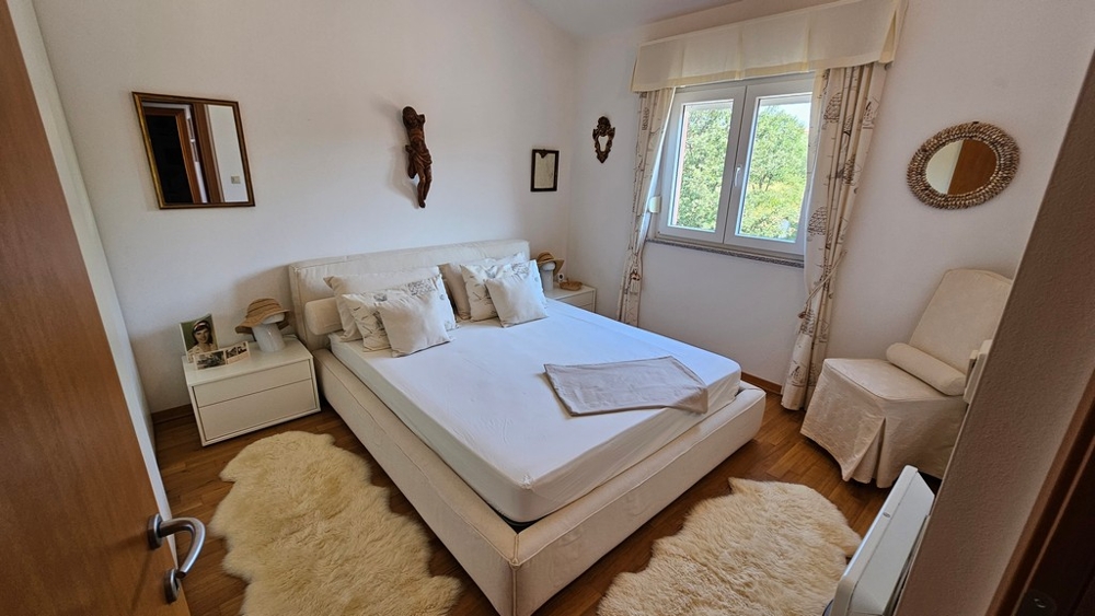 Schlafzimmer mit Doppelbett