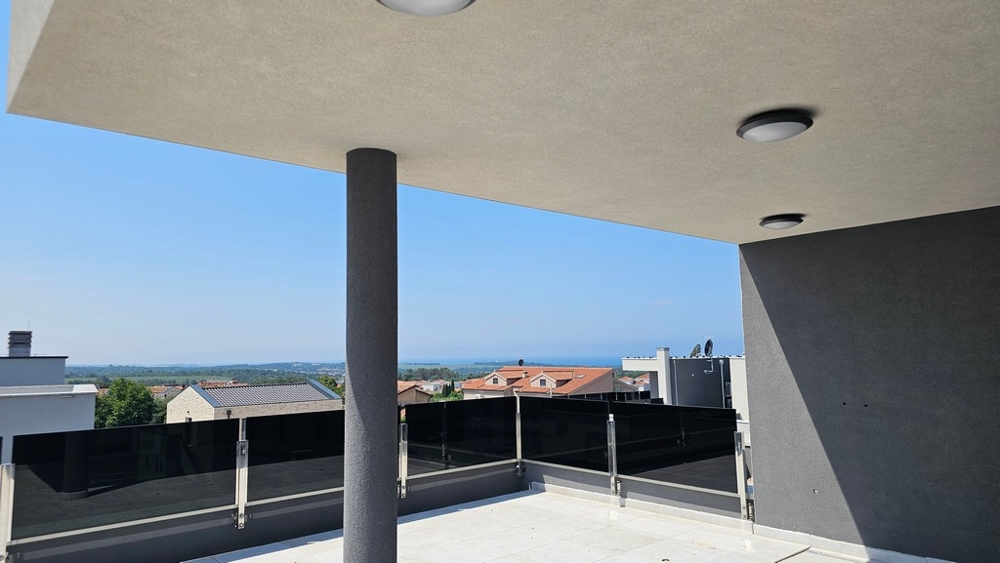 Penthouse mit Dachterrasse und Meerblick in Vabriga