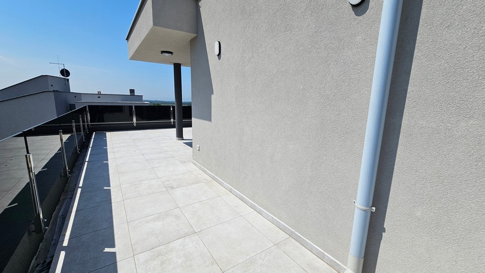 Private Dachterrasse mit Geländer