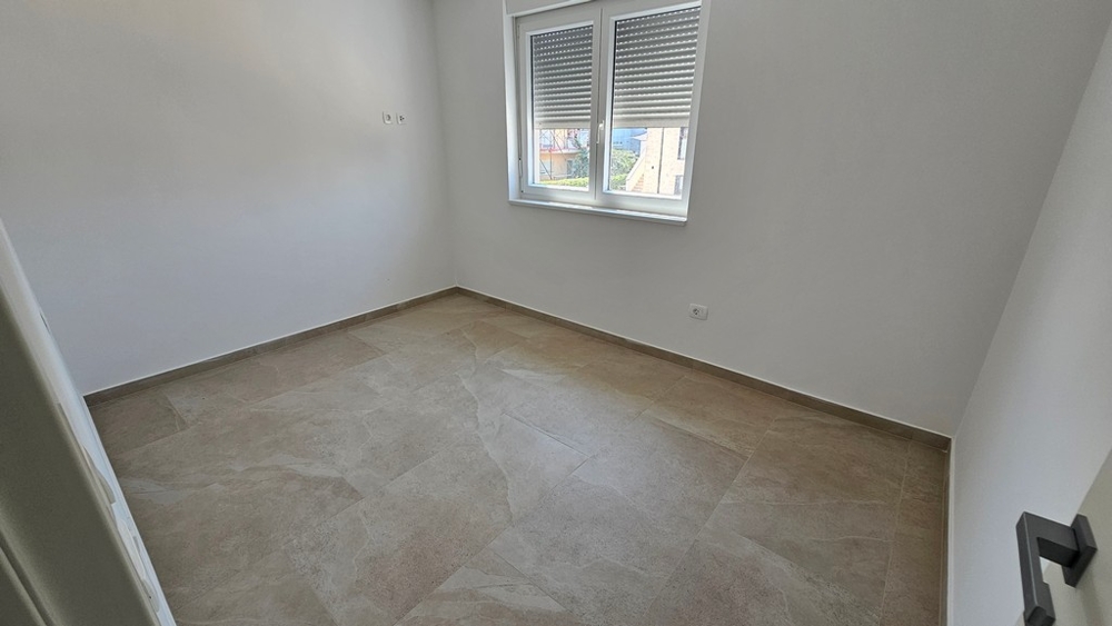 Zimmer mit Fenster im Neubau Penthouse Vabriga